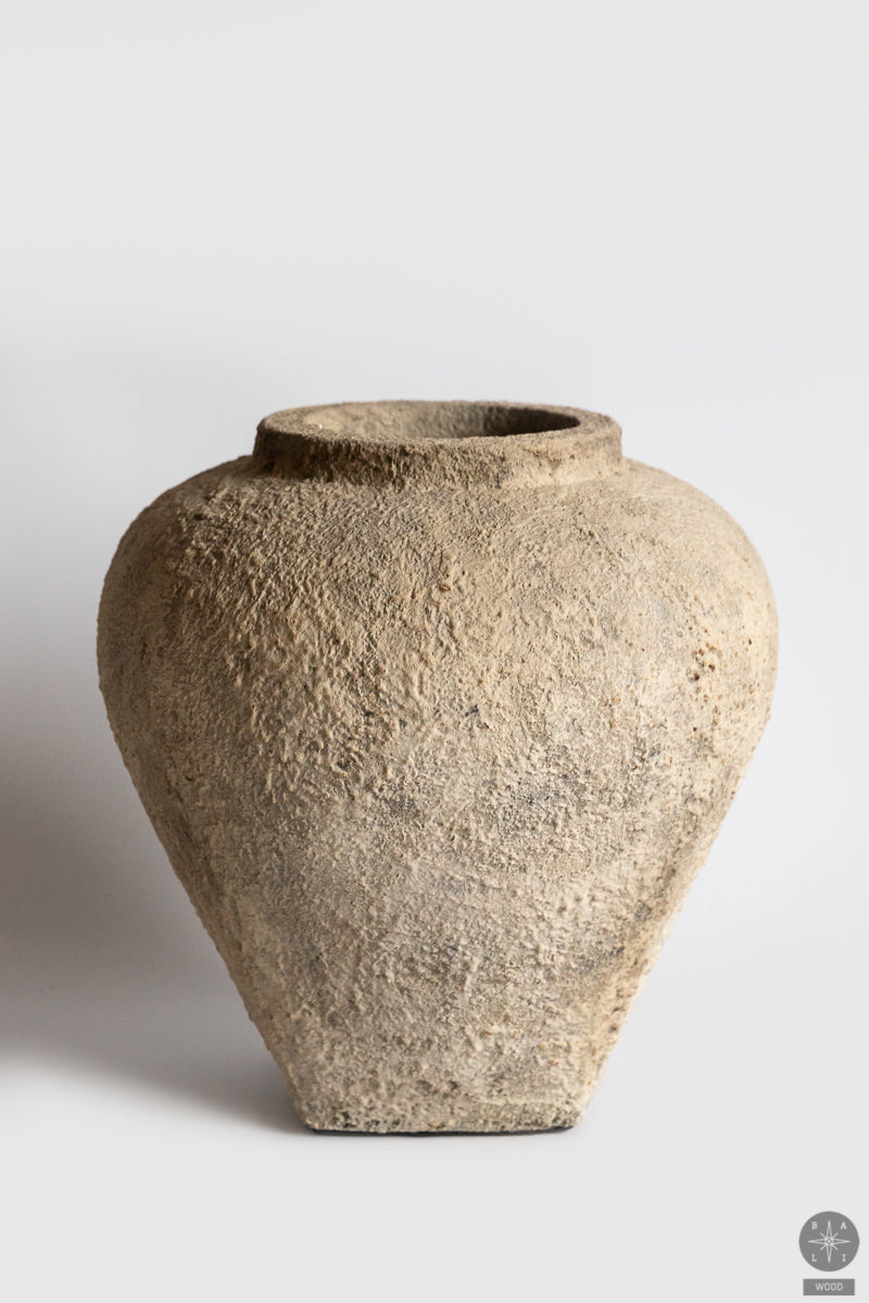Decorative vase made of concrete