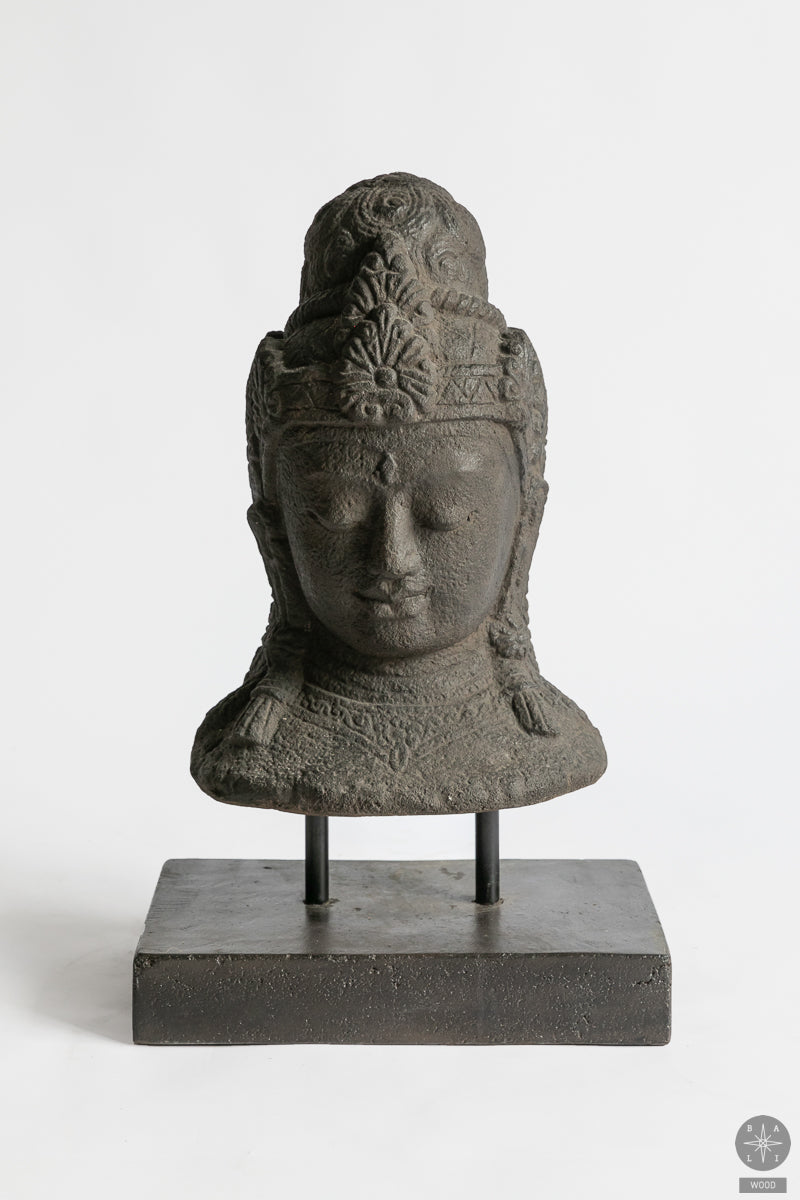 Dewa's head made of concrete