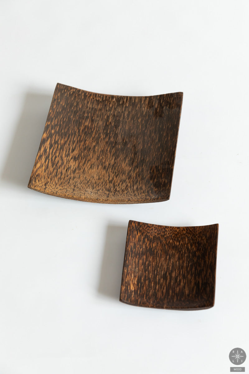 Square plate made of palm wood