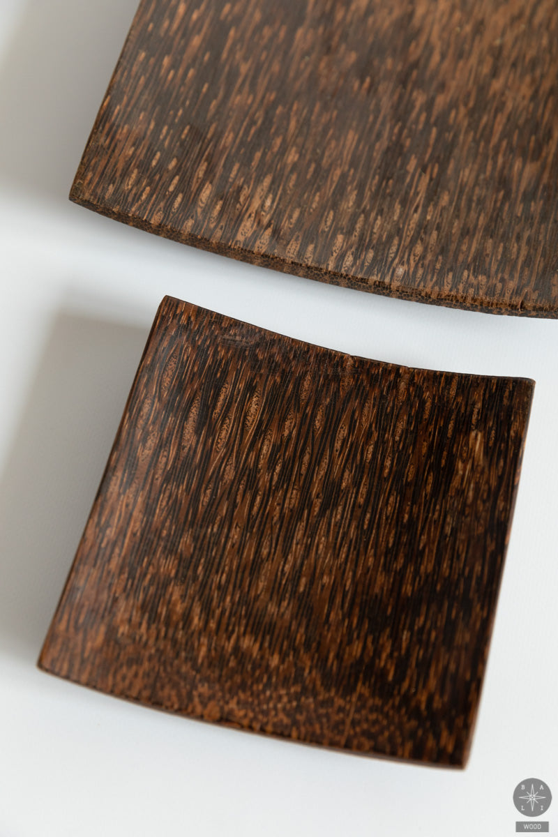 Square plate made of palm wood