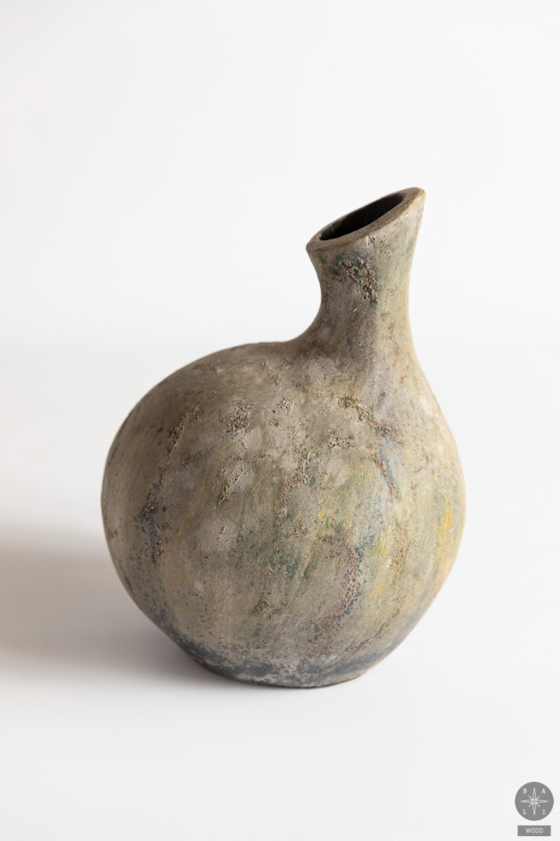 Decorative vase made of concrete