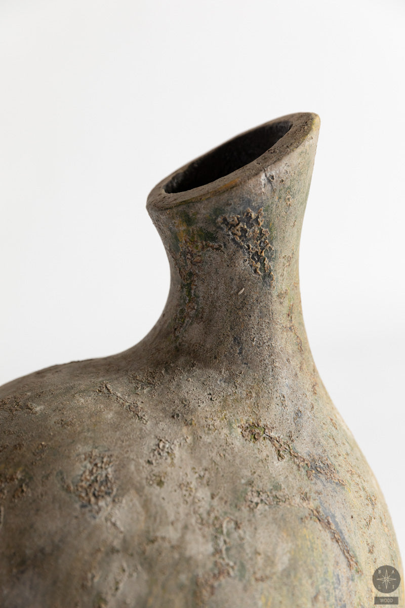 Decorative vase made of concrete