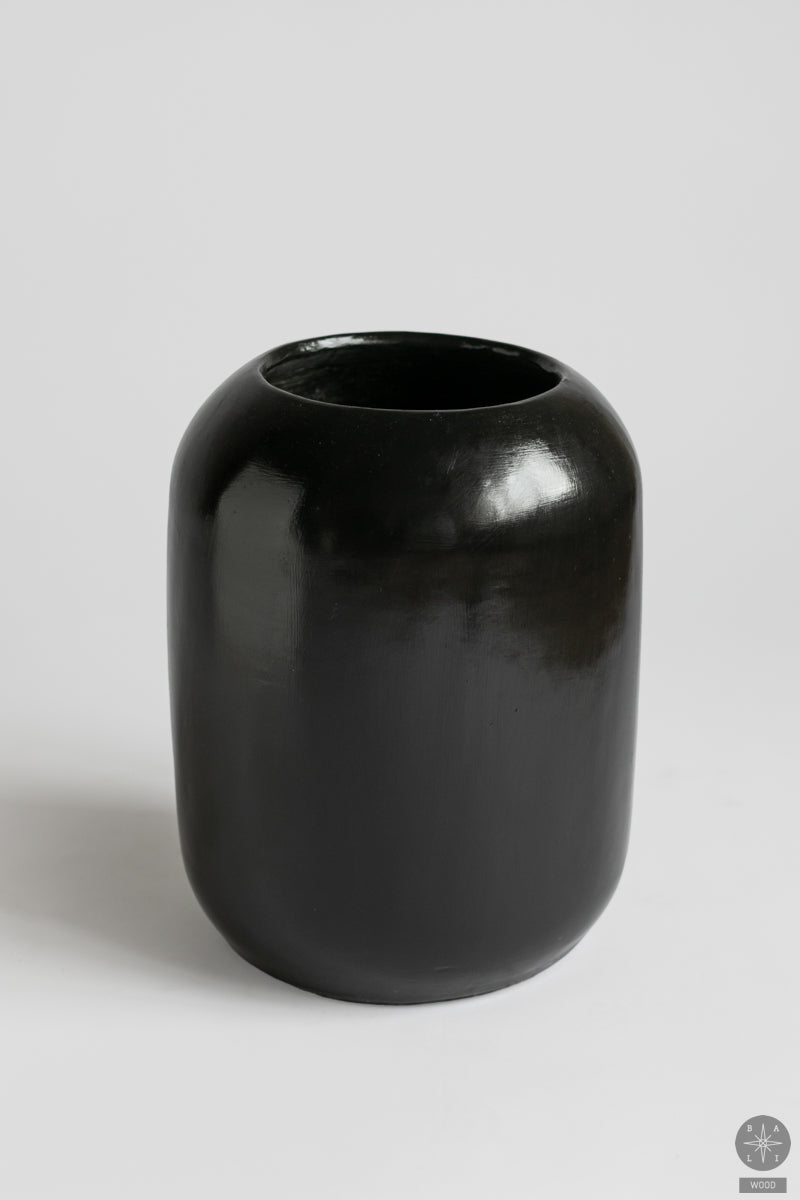 Decorative vase made of concrete