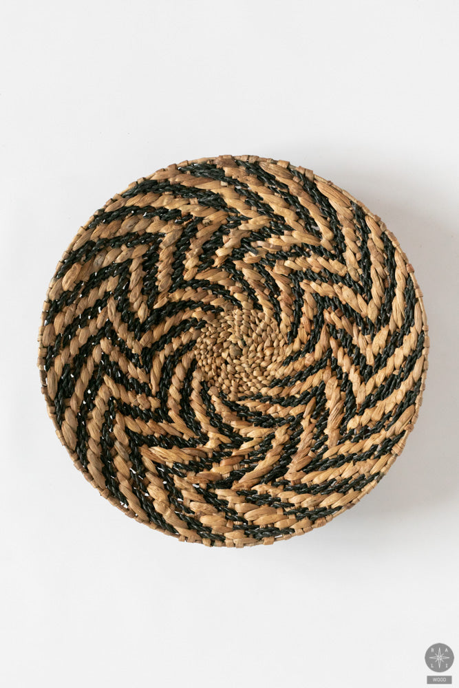 Woven plate – wall decoration made of hyacinth