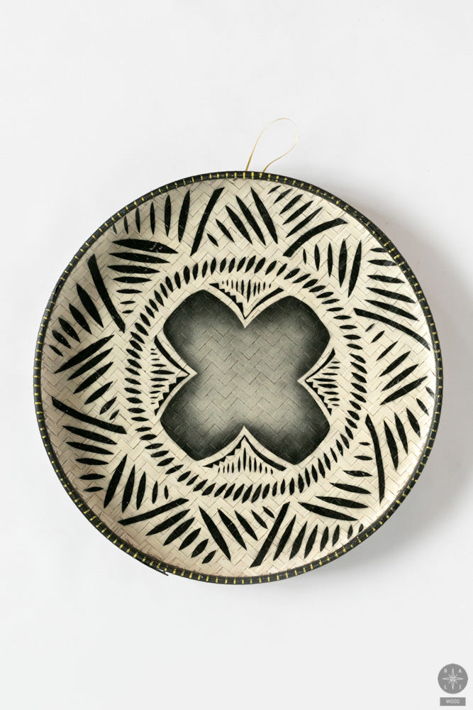 Woven plate – wall decoration made of hyacinth