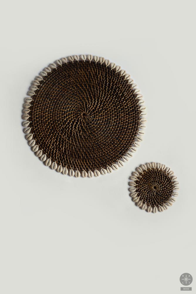 Rattan coaster with shells