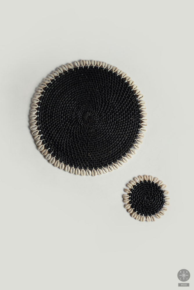 Rattan coaster with shells