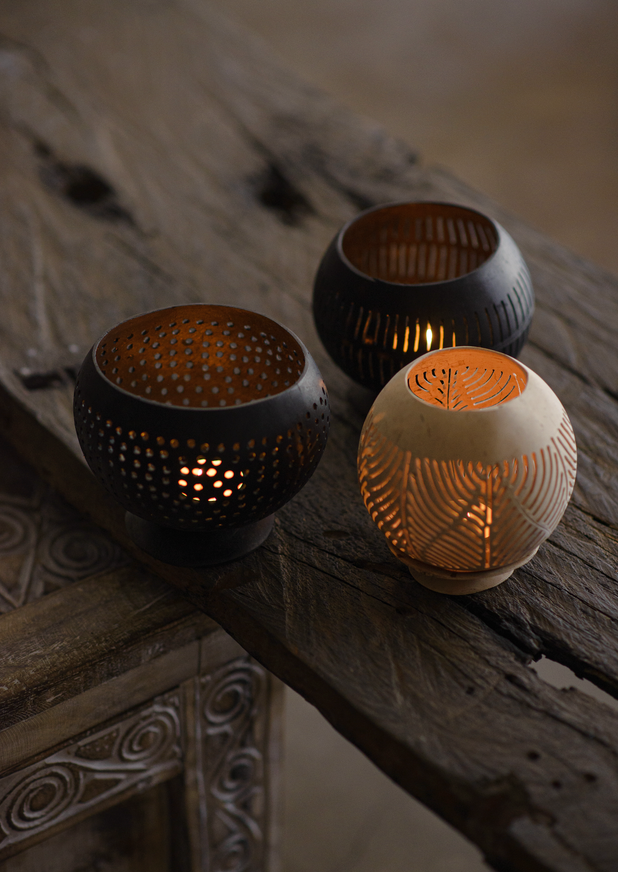 Black coconut shell candle holder