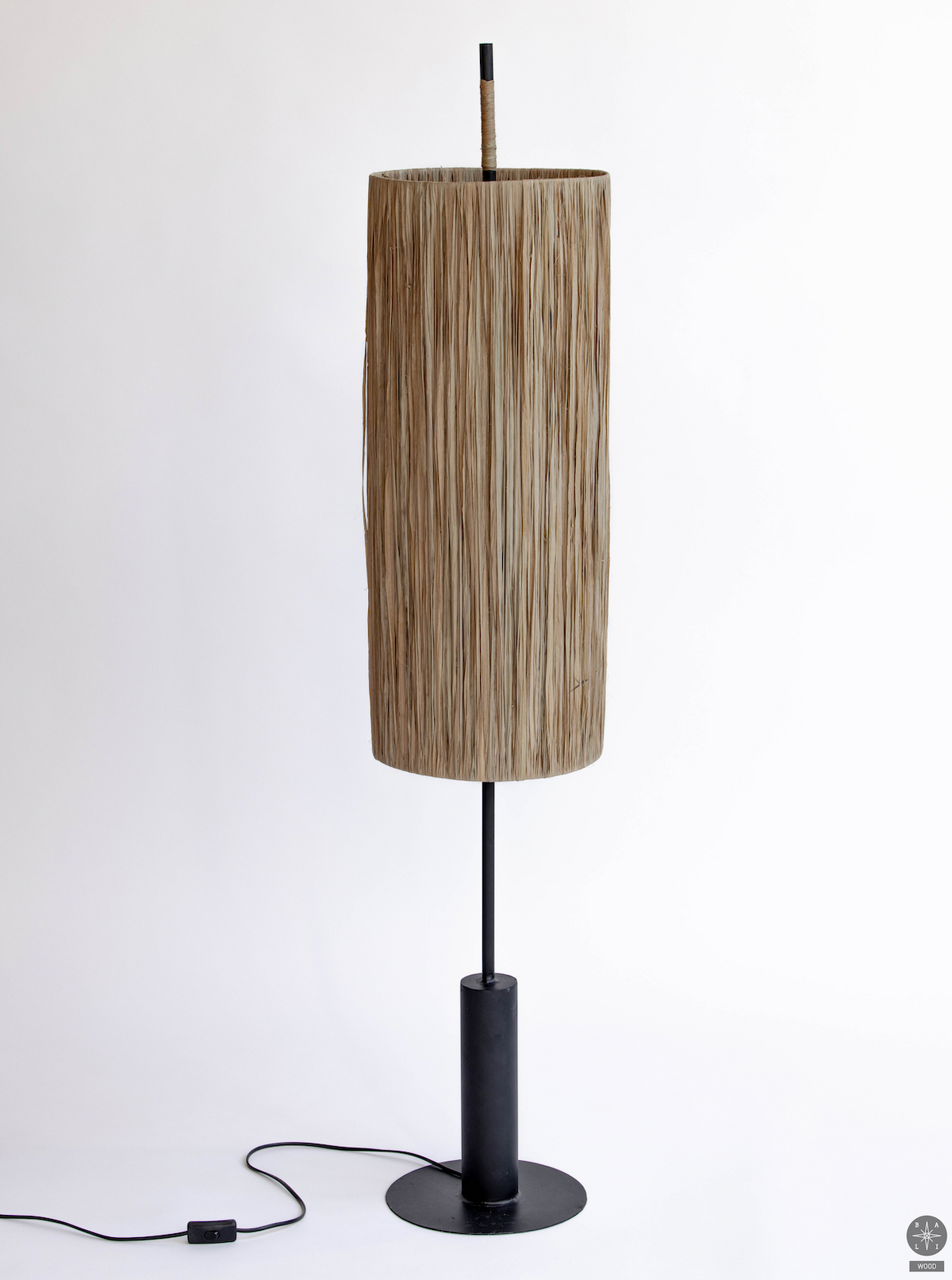 Floor lamp with a raffia lampshade