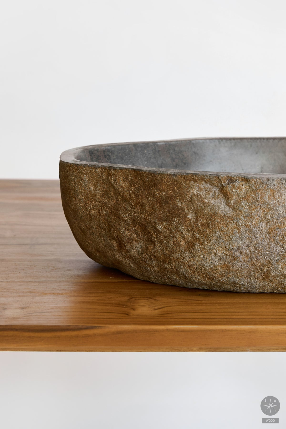 River stone washbasin