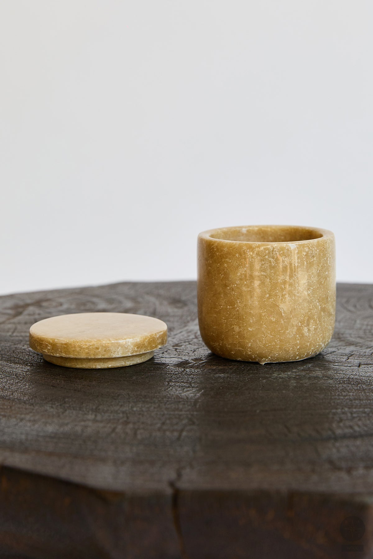 Onyx dish with lid