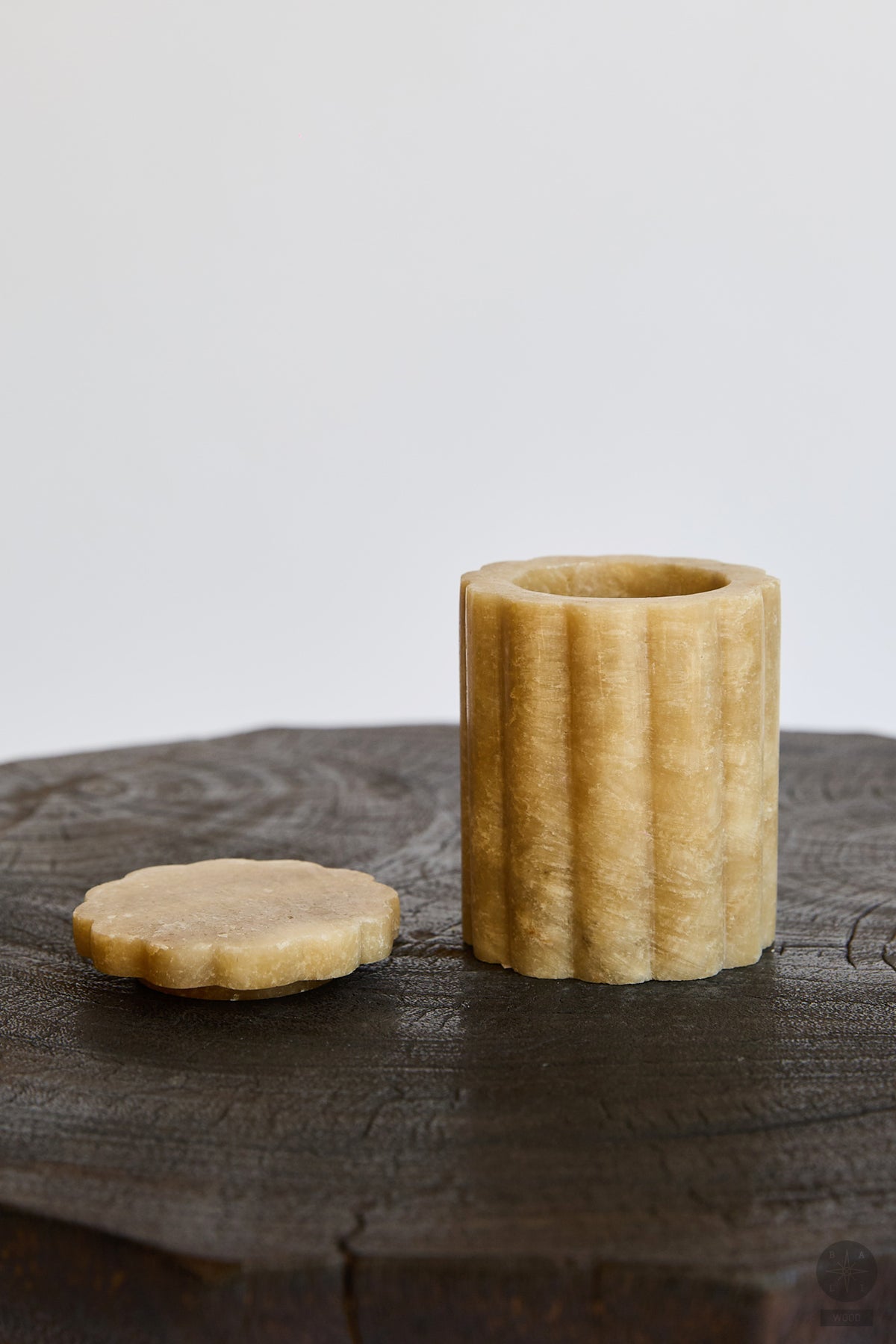 Onyx dish with lid