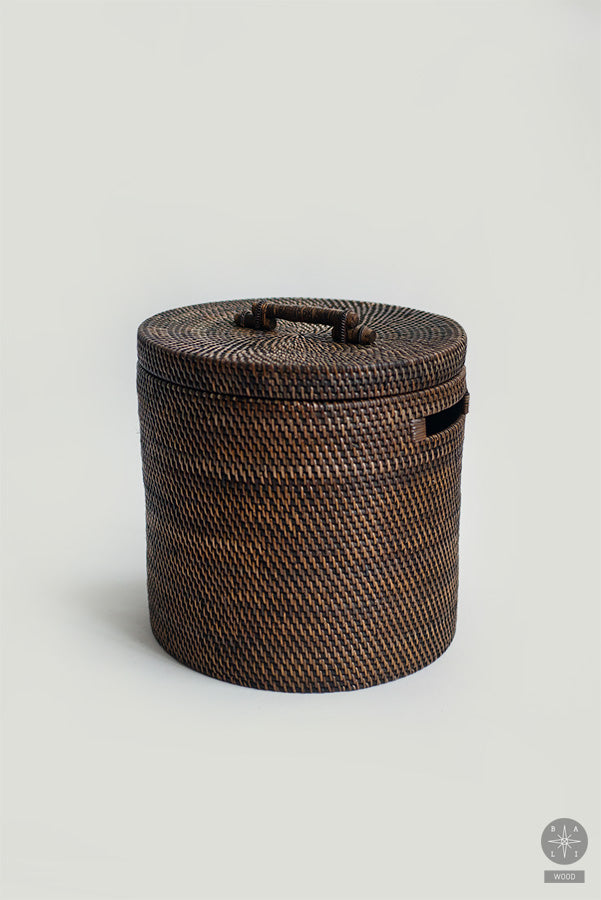 Rattan laundry basket with lid