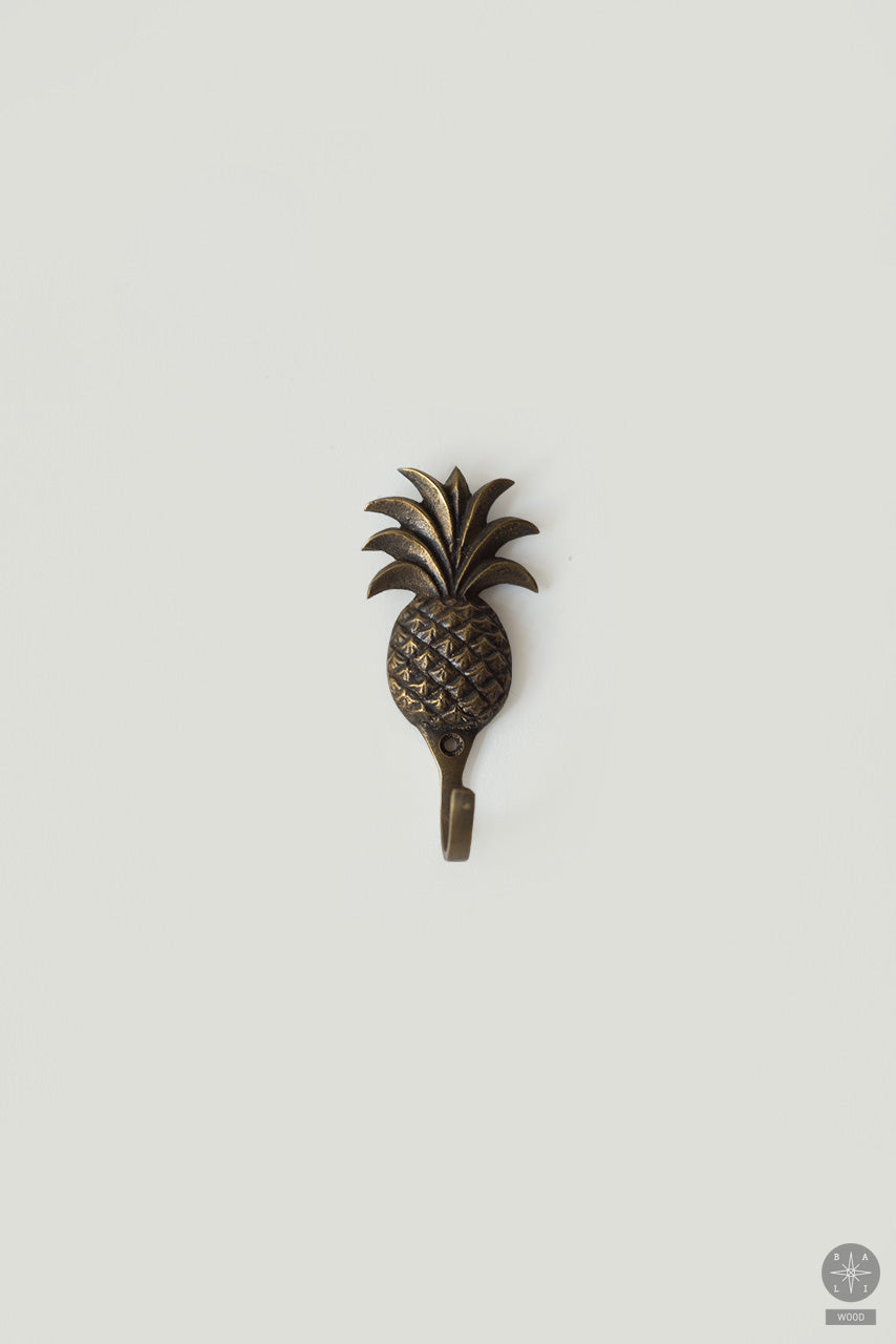 Pineapple-shaped hook
