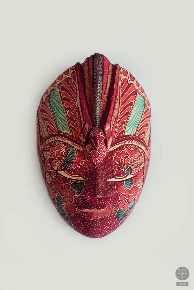 Decorative mask with crown