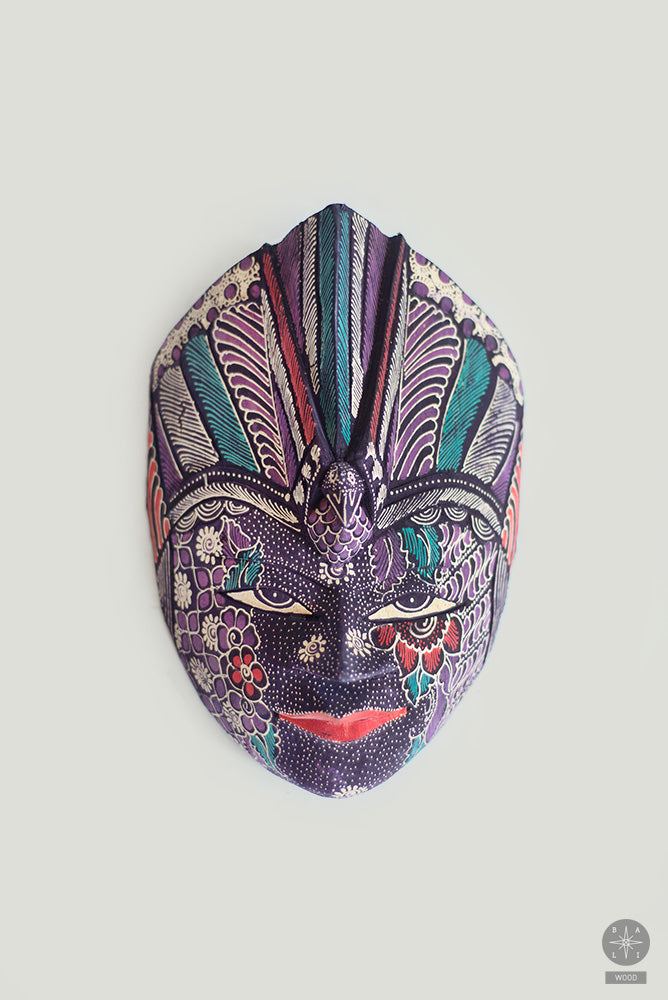 Decorative mask with crown