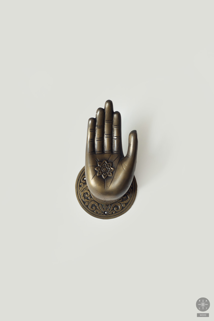 Handle Hand made of bronze; L22 W12 H9cm; 180€